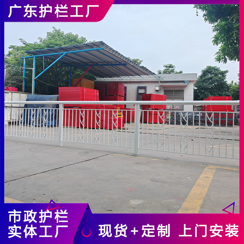 广东佛山人行道路镀锌市政护栏 非机动车道中间隔离防护栏批发