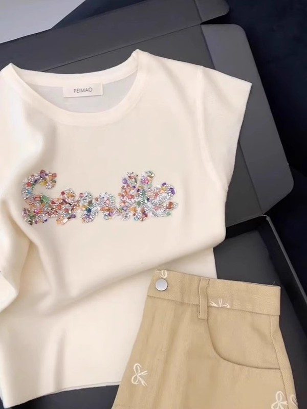 フレンチホワイトホットダイヤモンドスモールフライングスリーブニットアイスシルクショートトップ女性の夏のユニークで美しい半袖Tシャツ|undefined
