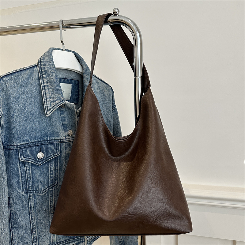 Textura de piel de aceite de gran capacidad perezosa de viento suave de color sólido retro invierno ocio viaje de la axila bolso de hombro