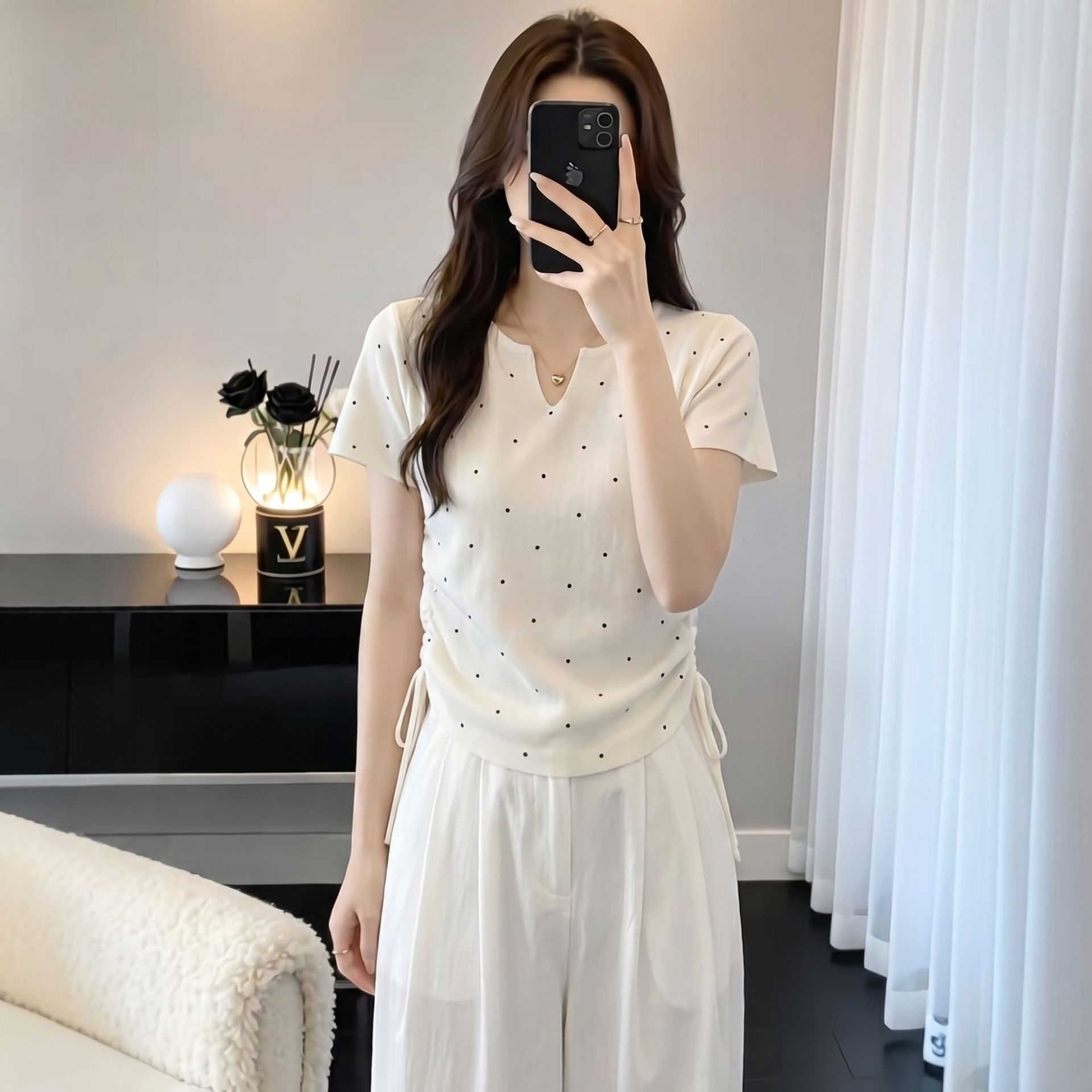 Áo thun nữ cổ V chấm bi tay ngắn rút eo size lớn — màu đen chi tiết 2