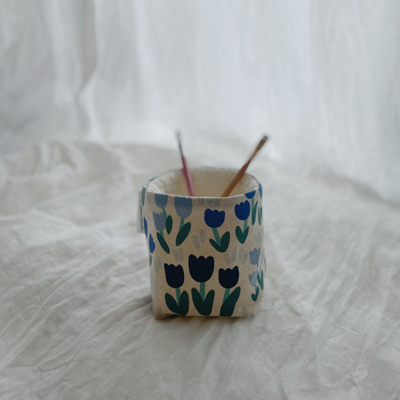 Small fresh tulip fabric pen holder creative desktop cosmetic brush storage multi-functional large capacity round pen holder Small fresh tulip fabric pen holder creative desktop cosmetic brush storage multi-functional large capacity round pen holder