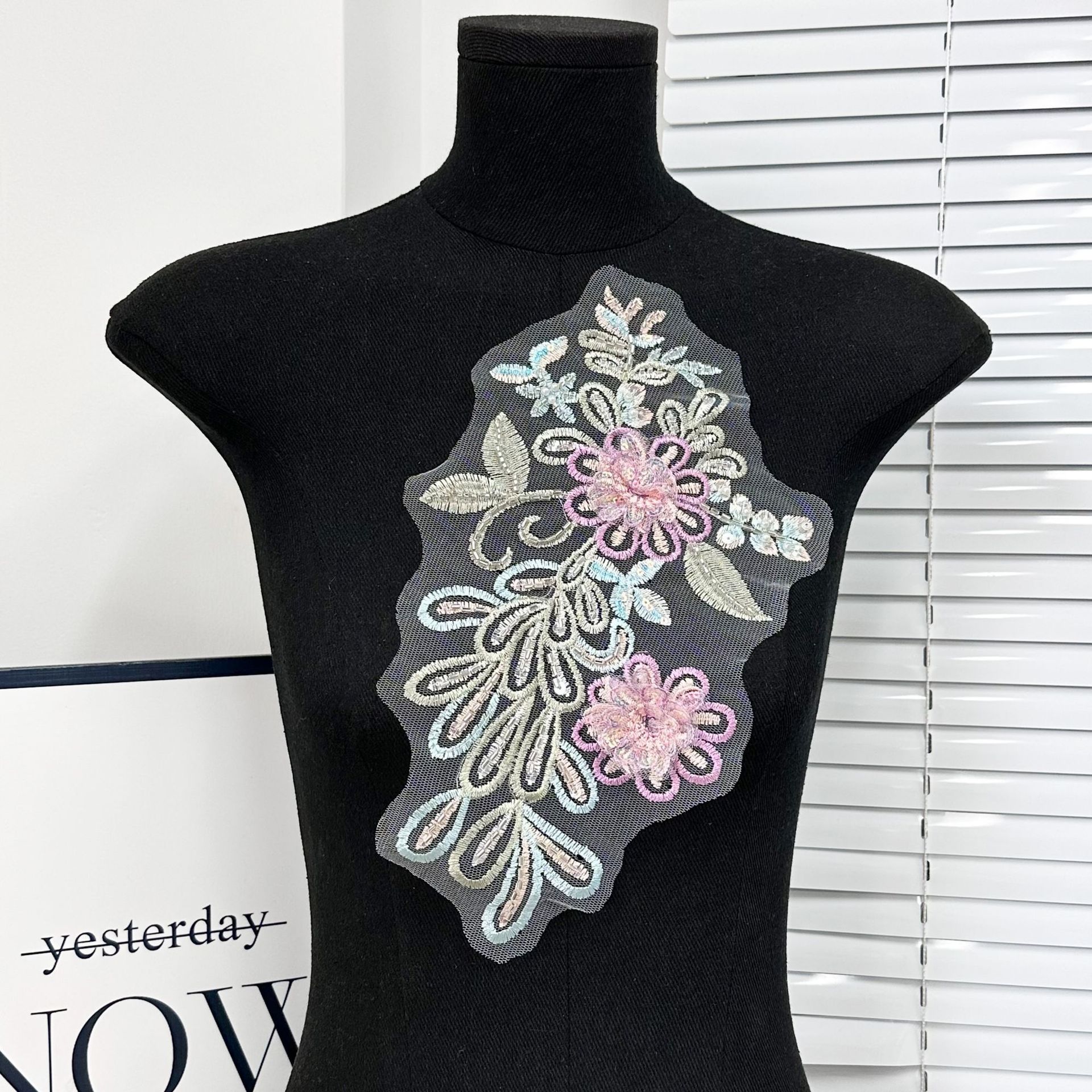 Nuevo hilo de red de color bordado flor de tela nueva cheongsam estilo chino ropa de estilo chino decoración delantera decoración decal accesorios en stock image 6