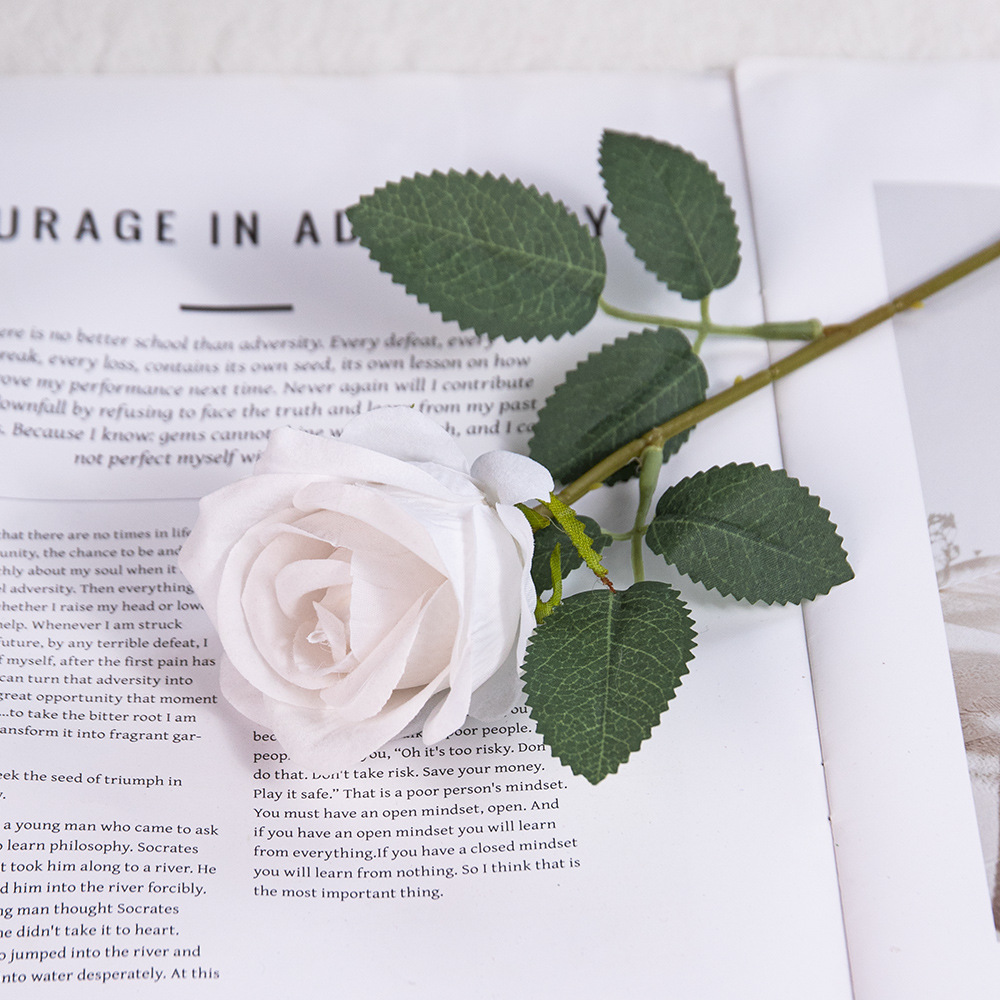 Simulación de flores de rosa de mano única tela de terciopelo cascada pared de flores decoración de boda flores falsas al por mayor