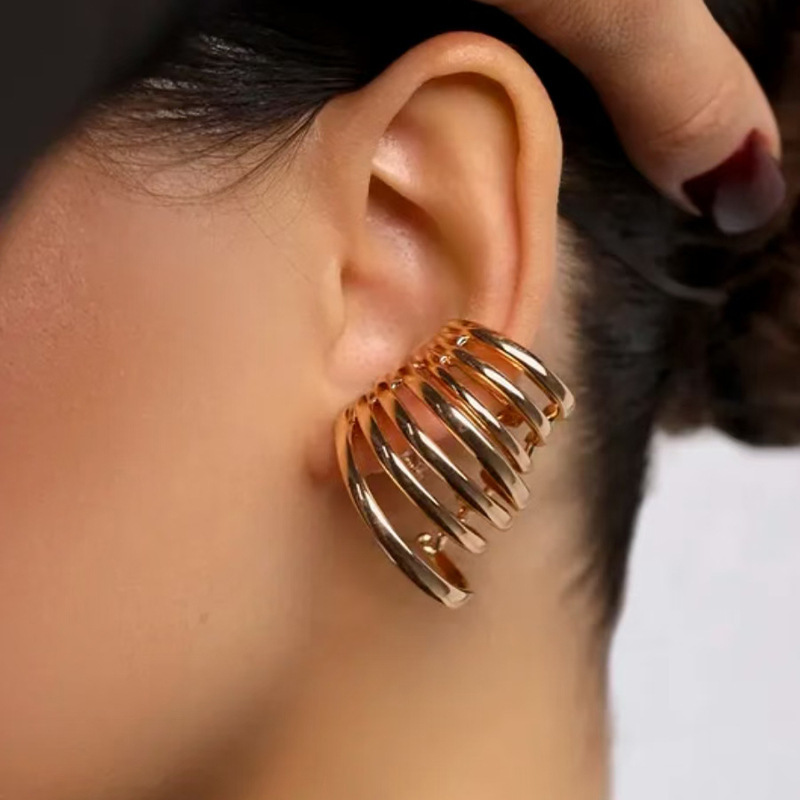 Stackable Multi-Layered Circular Spring-Like Earrings for Women, European and American Fashion, Exaggerated Foreign Trade Style, Simple and Unique Double Hoop Earrings for Women