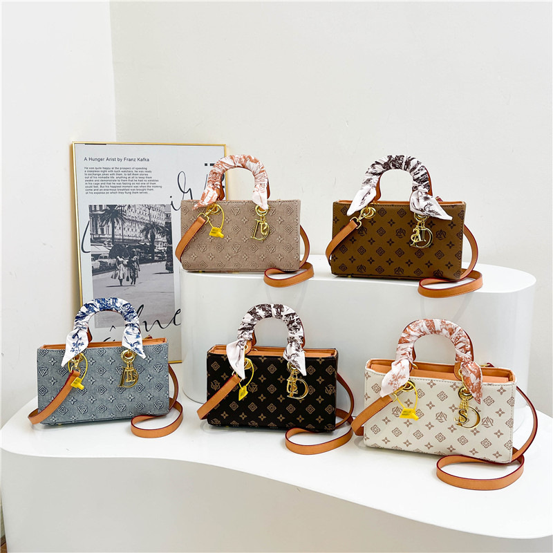 Estilo horizontal grande Dai Fei bolso de mujer adorno de moda con bufanda de seda bolso de mano comercio exterior transfronterizo nuevo bolso de mensajero de un solo hombro