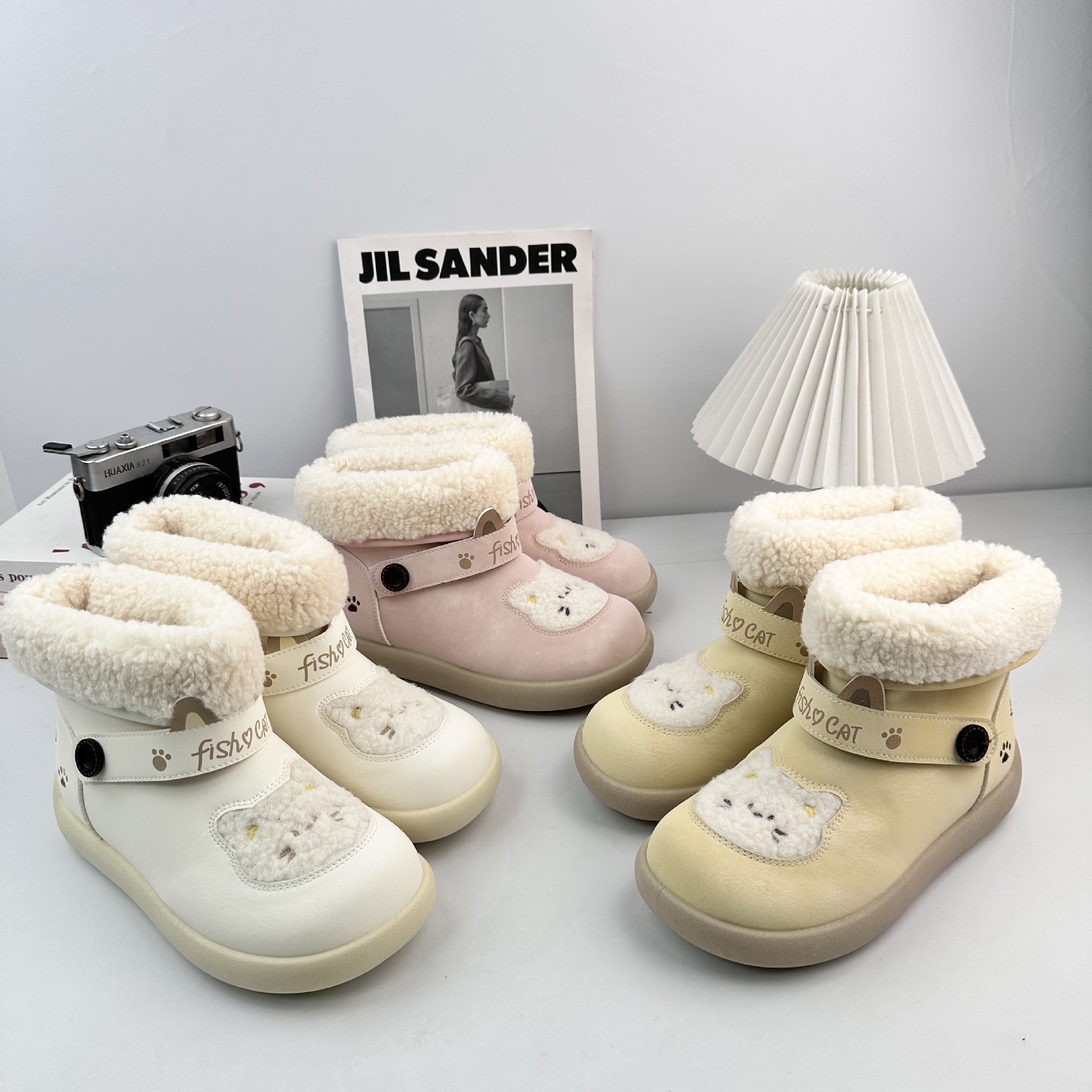 Yuanbo dama botas de nieve de invierno 2025 nuevo estilo de moda de terciopelo calentamiento de dibujos animados zapatos de algodón pan zapatos de algodón