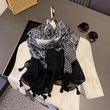 黑色花色系图案防晒披肩女夏季新款超大丝巾海边沙滩纱巾棉麻围巾