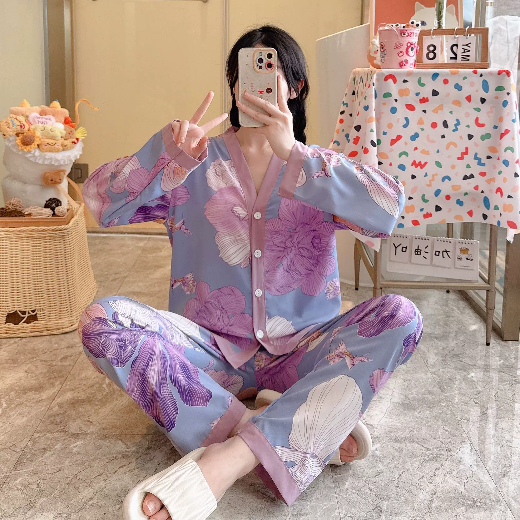 2025 Новые весенне-летние пижамы из ледяного шелка для женщин с длинным рукавом, V-образным вырезом, кардиганом, хлопковыми лацканами, комплект домашней одежды оптом