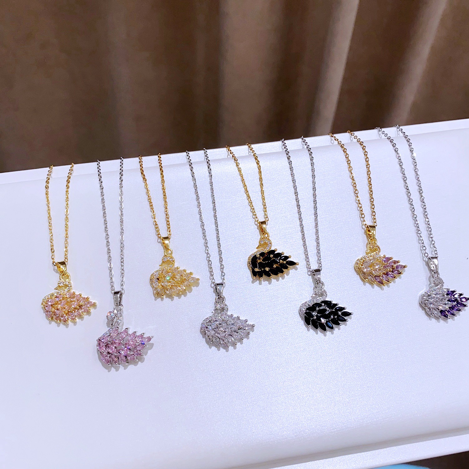 轻奢小众彩色水晶锆石天鹅吊坠项链 INS风潮网红钛钢锁骨链批发