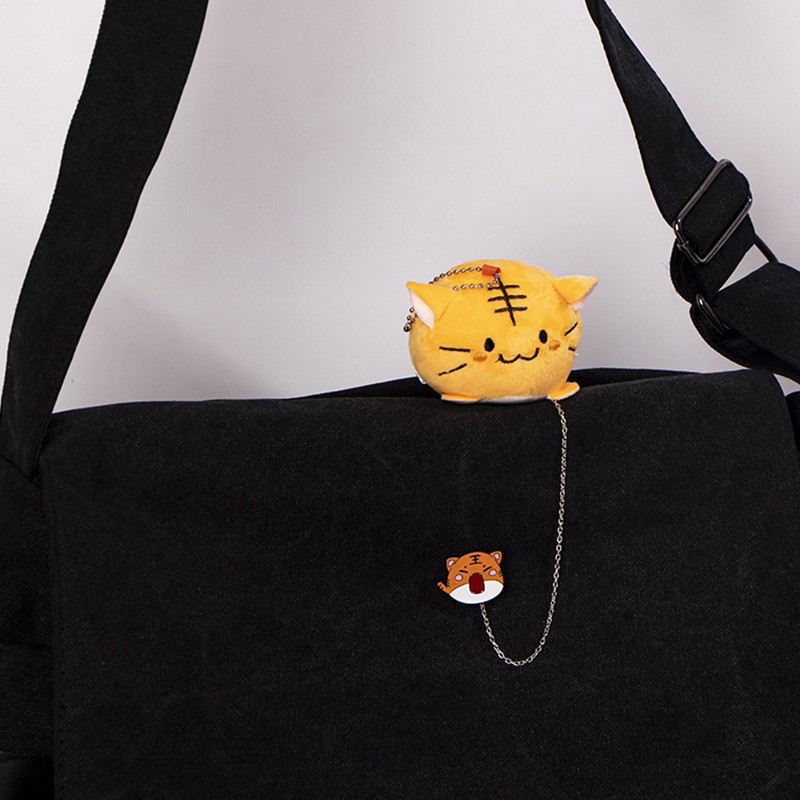 Cadena de dibujos animados broches de pelusa lindas muñecas pines creativos accesorios de pareja al por mayor joyas colgantes nicho