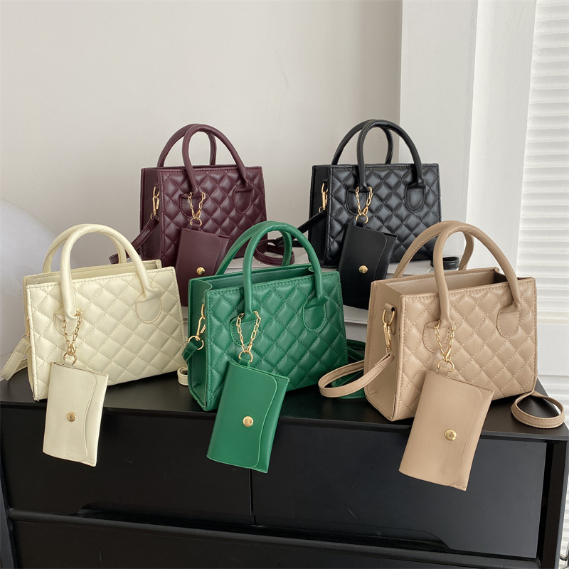 Diamond Embroidery Thread 2023 Autumn New Style Personalized Western-Style Casual Quilted Single-Shoulder Handbag Crossbody Small Square Bag Diamond Embroidery Thread 2023 Autumn New Style Personalized Western-Style Casual Quilted Single-Shoulder Handbag Crossbody Small Square Bag