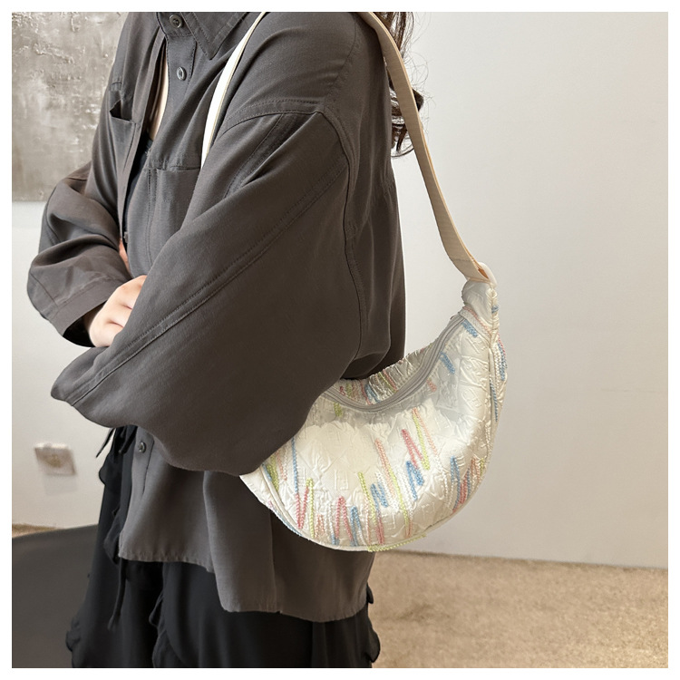 The new 2024 fashionable canvas versatile dumpling bag, a simple and stylish single-shoulder bag for commuting ladies with a high level of appearance Item Picture
