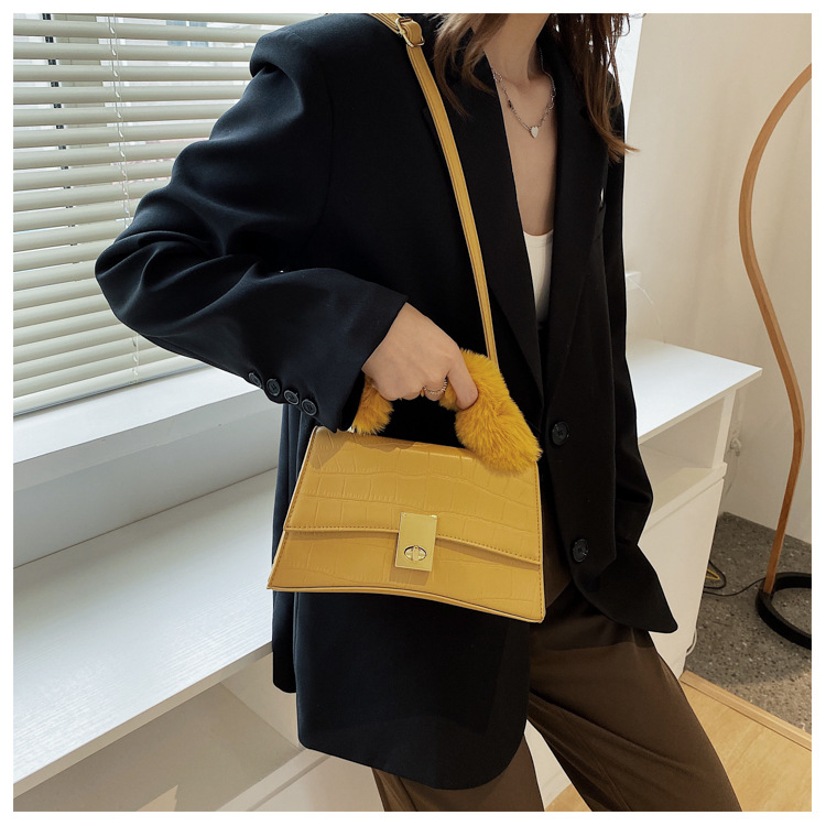 Bolso Cruzado De Comercio Exterior Para Mujer 2021 Otoño Nuevo Bolso De Felpa Moderno De Una Sola Espalda Bolso De Mujer De Pu display picture 25