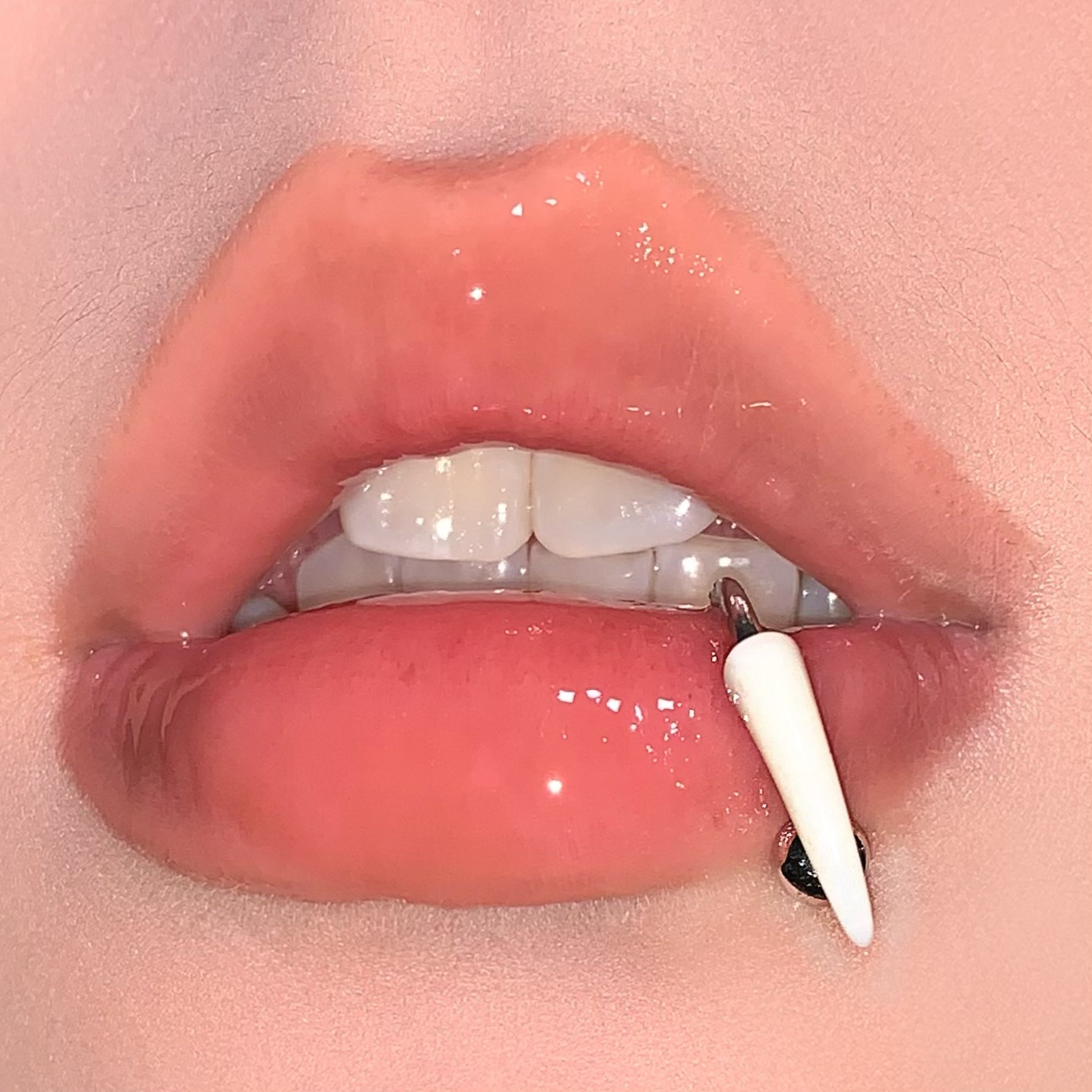 Pointed titanium steel lip stud product view