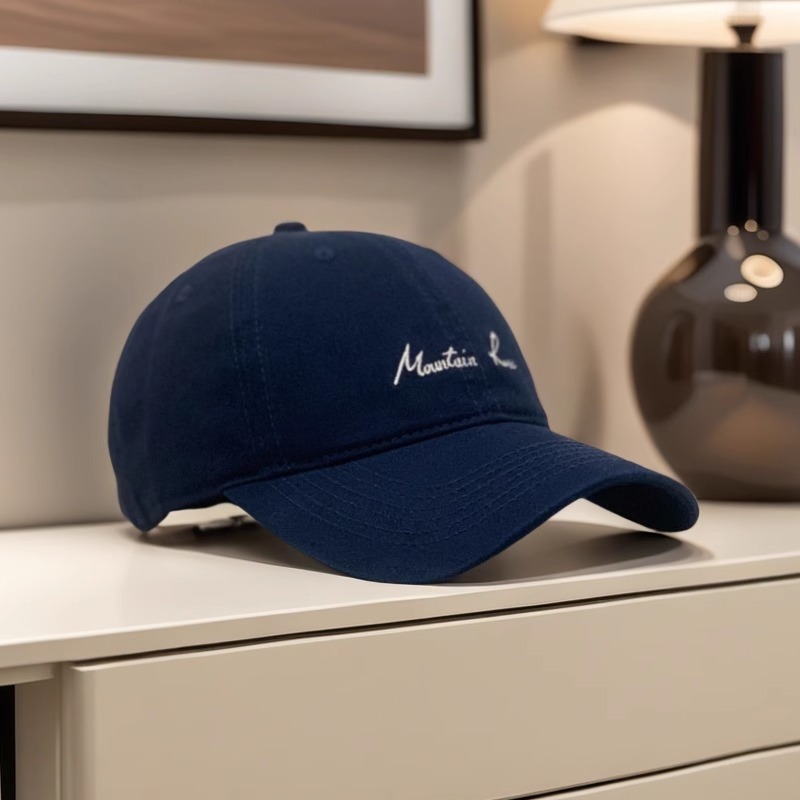 Sombrero de béisbol de estilo japonés original minimalista para hombres y mujeres ociosos con una cabeza grande para mostrar la cara con una gorra de lengua de pato protectora contra el sol.