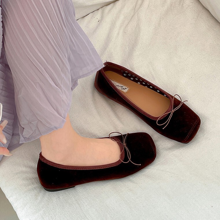 Retro Versatile Flat-Soled Shallow-Mouthed Single Shoes for Women 2026 New Spring & Fall Style Slip-On Soft-Soled Mary Jane Shoes with Skirts
