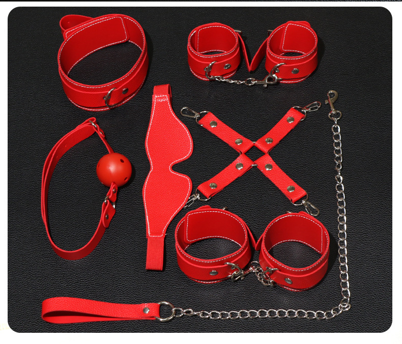 SM Props Set with Silicone Mouth Gag, Handcuffs and Nipple Clamps, Black — detail image 9