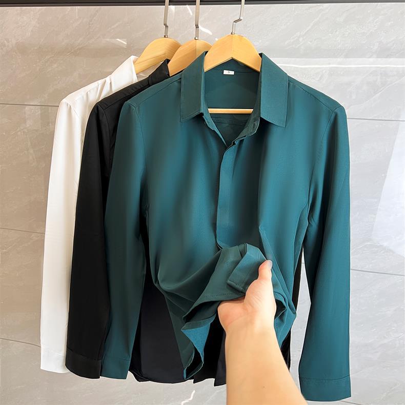 Camicia casual uomo a maniche lunghe bianca con bottoni_voghion.com