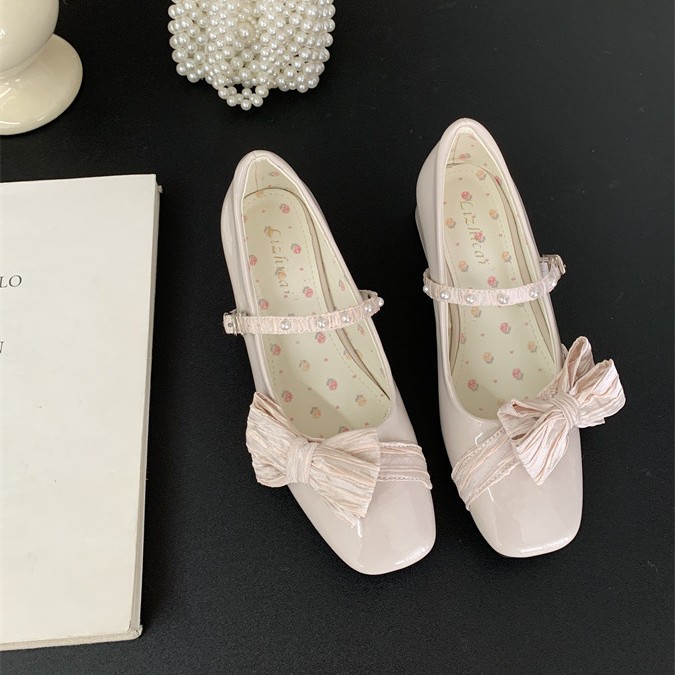 Cute elegant fashionable Mary Jane shoes with bow