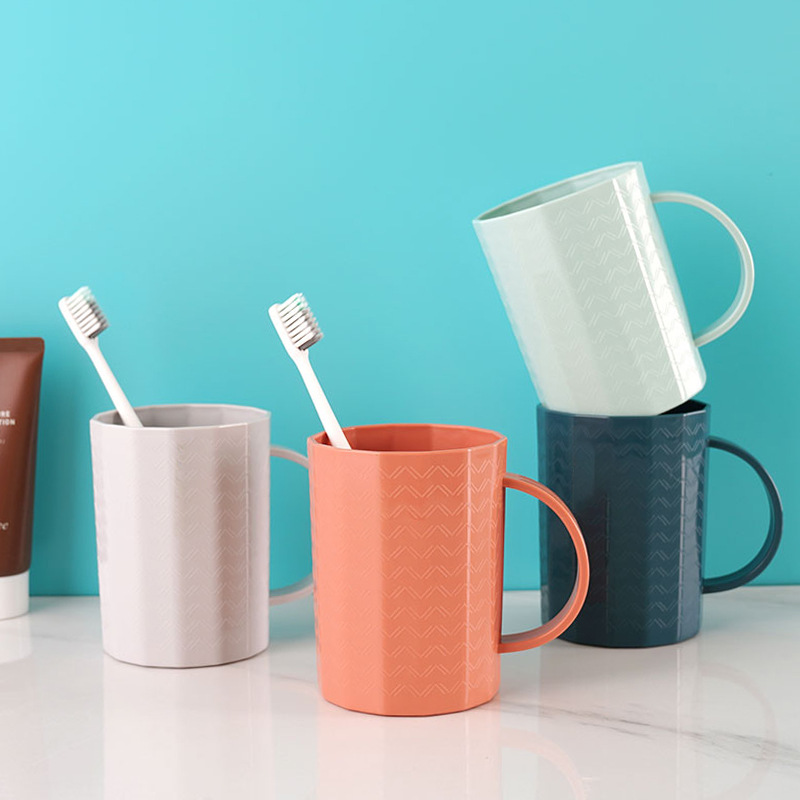 Vasos de plástico para cepillarse los dientes con asas, un par de vasos para enjuague bucal para parejas, de aspecto elegante y lujoso, para uso doméstico, venta al por mayor.