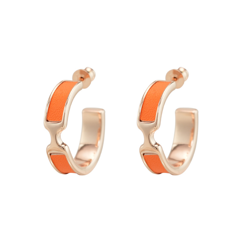 New champagne C-shaped leather earrings literary retro high-end exaggerated design earrings_voghion.com