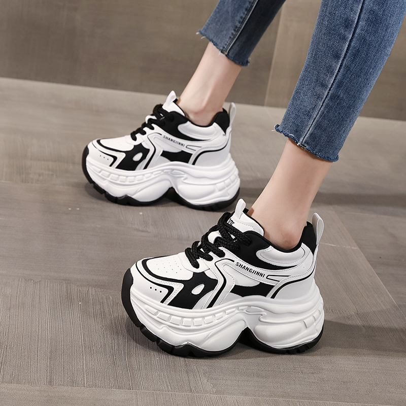 Giày sneaker nữ chunky đế dày HS6798-52 kiểu hot trend — Đen và trắng