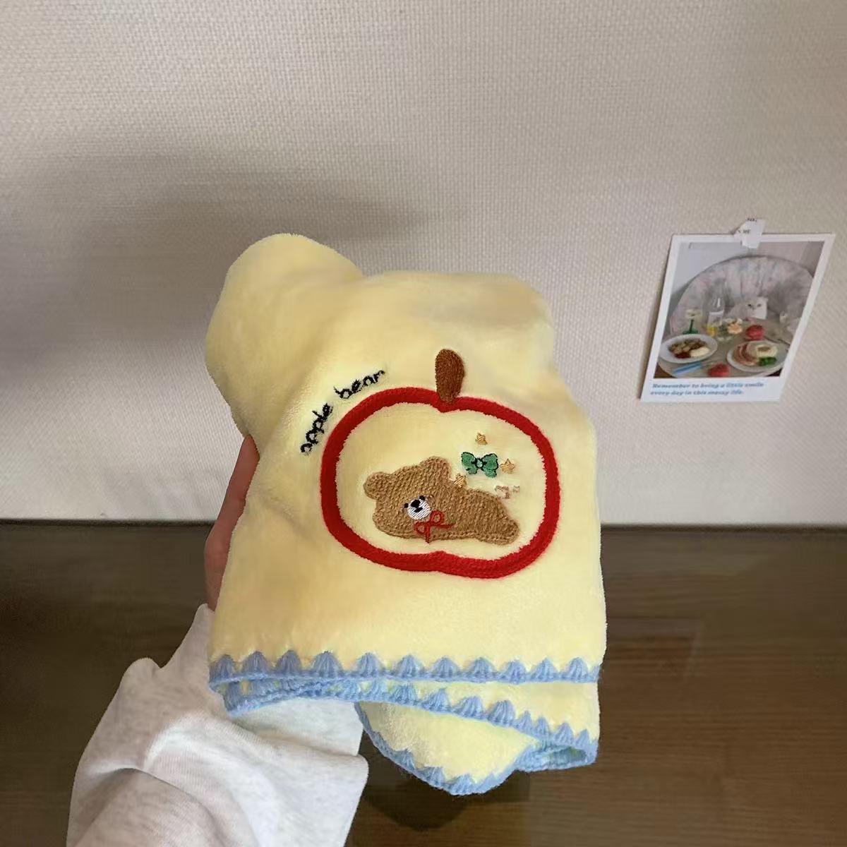 Hermosas toallas de oso de manzana para sombrero de cabello seco para estudiantes, seco rápido, absorción de agua, no es fácil de perder cabello, toallas de baño gruesas de tres piezas.