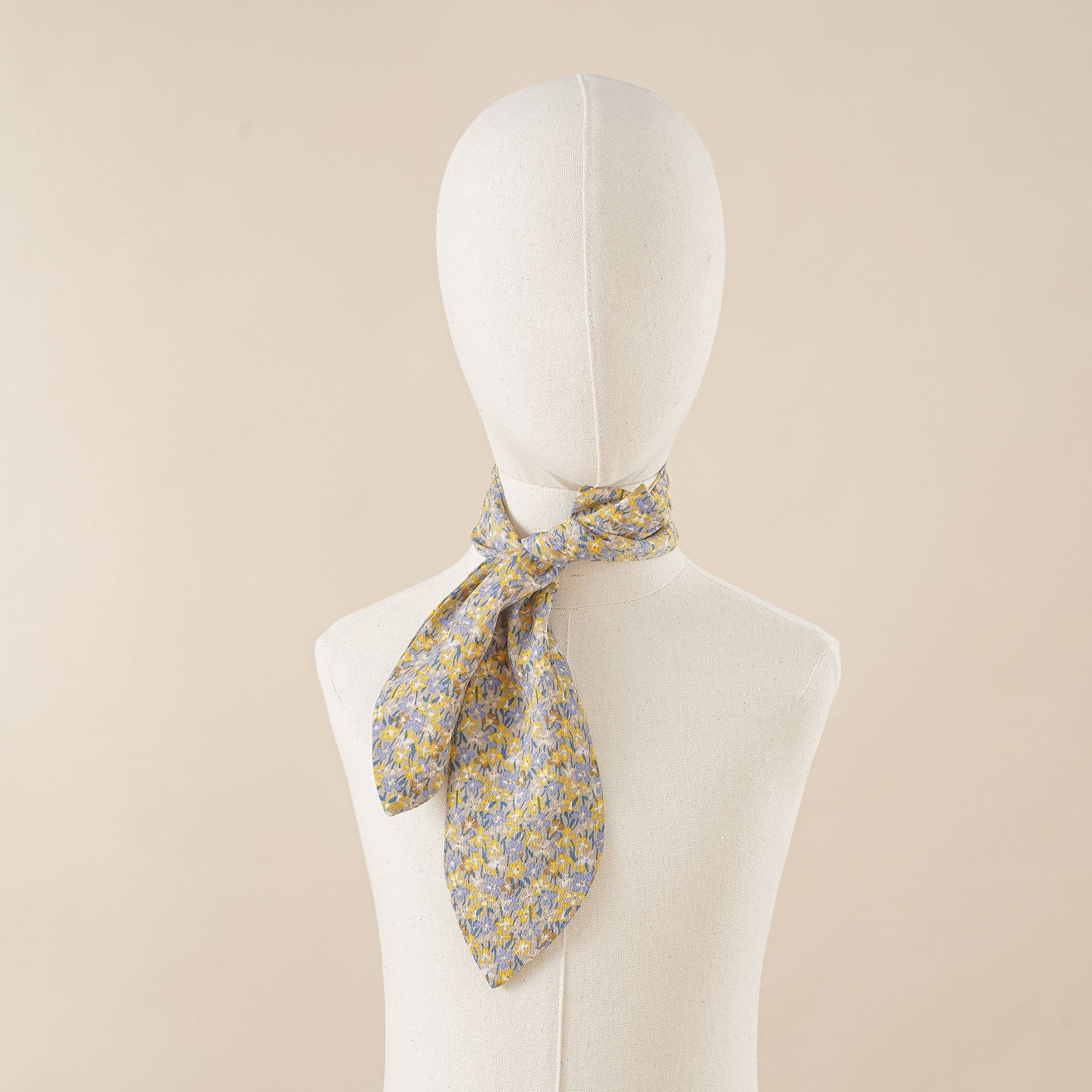 Nueva bufanda pequeña floral Corea del Sur nuevos niños oblicua pequeña bufanda de primavera y verano elegante bufanda Linda