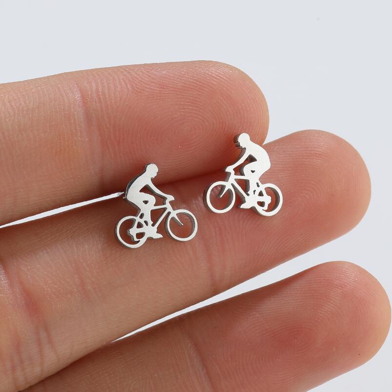 1 Pair Fashion Star Moon Wings Titanium Steel Asymmetrical Plating Hollow Out Ear Studs display picture 5