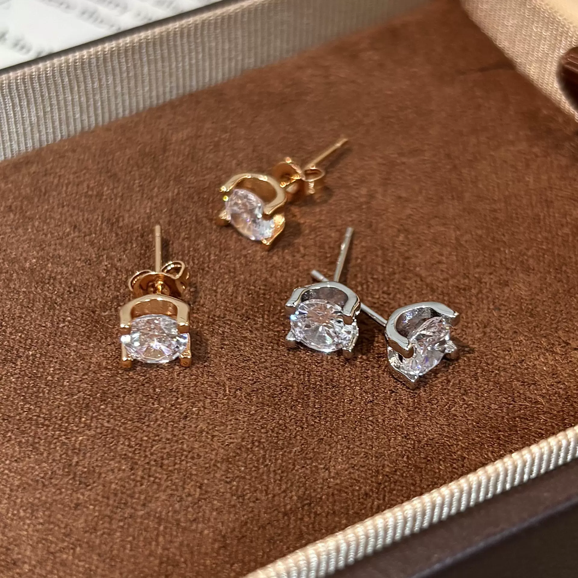 轻奢高级感牛头莫桑钻耳钉复古百搭经典简约款精致气质通勤耳饰品