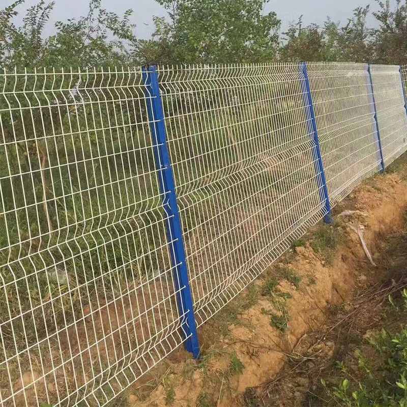 现货绿色折弯护栏网/公路围栏网/小区防护网/桃型柱围栏网/果园网