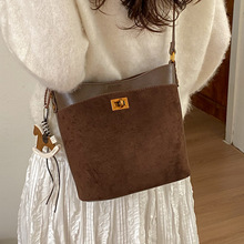 外贸高级感磨砂水桶包包女式2026新款大容量单肩斜挎包复古通勤包