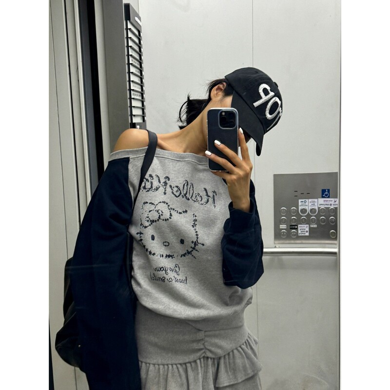 New 2026 Fall Collection Korean Dongdaemun maymay style Hello Kitty off-shoulder sweatshirt New 2026 Fall Collection Korean Dongdaemun maymay style Hello Kitty off-shoulder sweatshirt