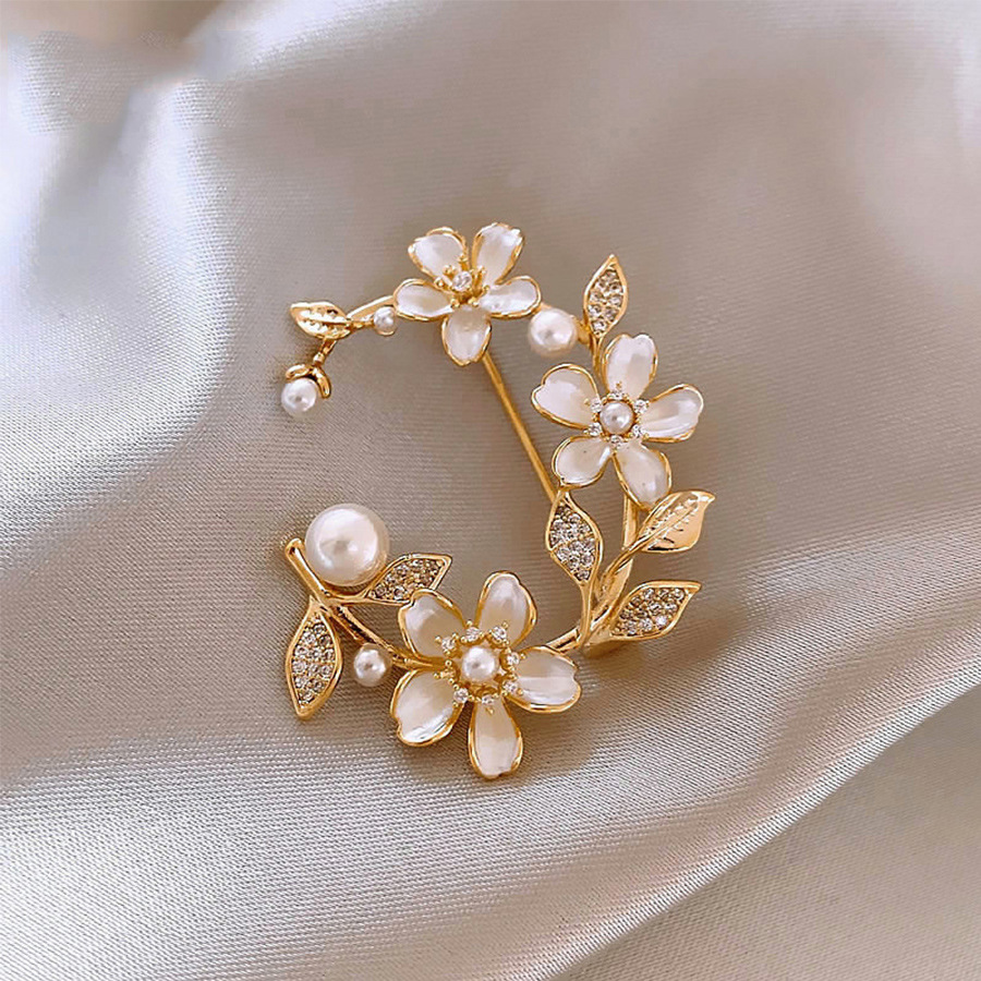 Flower Pearl Brooch High-end Women's Corsage Pin Niche Design Luxury Elegant Suit Coat All-match Accessories