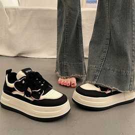 高颜值板鞋女韩版圆头小白鞋学生百搭2025新款休闲增高运动鞋