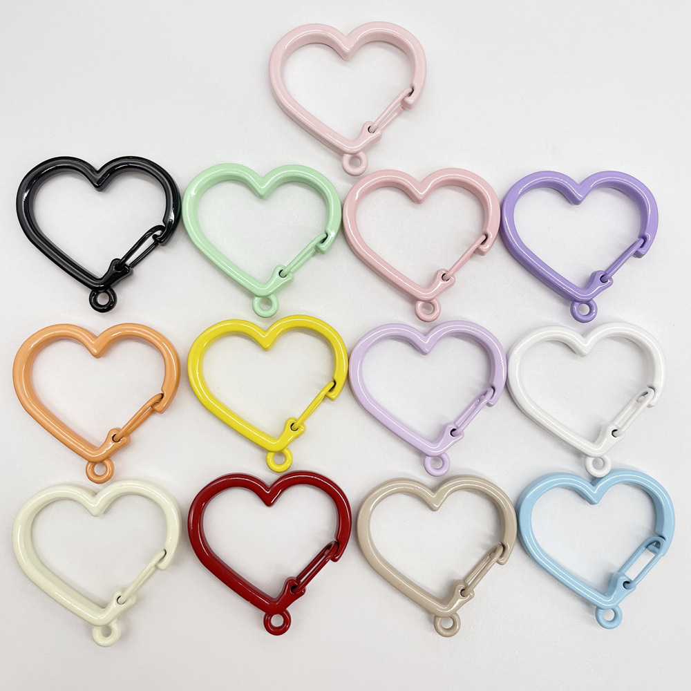 塗装済みスプリングバックル、塗装済みスプリングリング、特殊形状ハートキーホルダー、DIY手作りアクセサリーパーツ、ペンダント、車の鍵