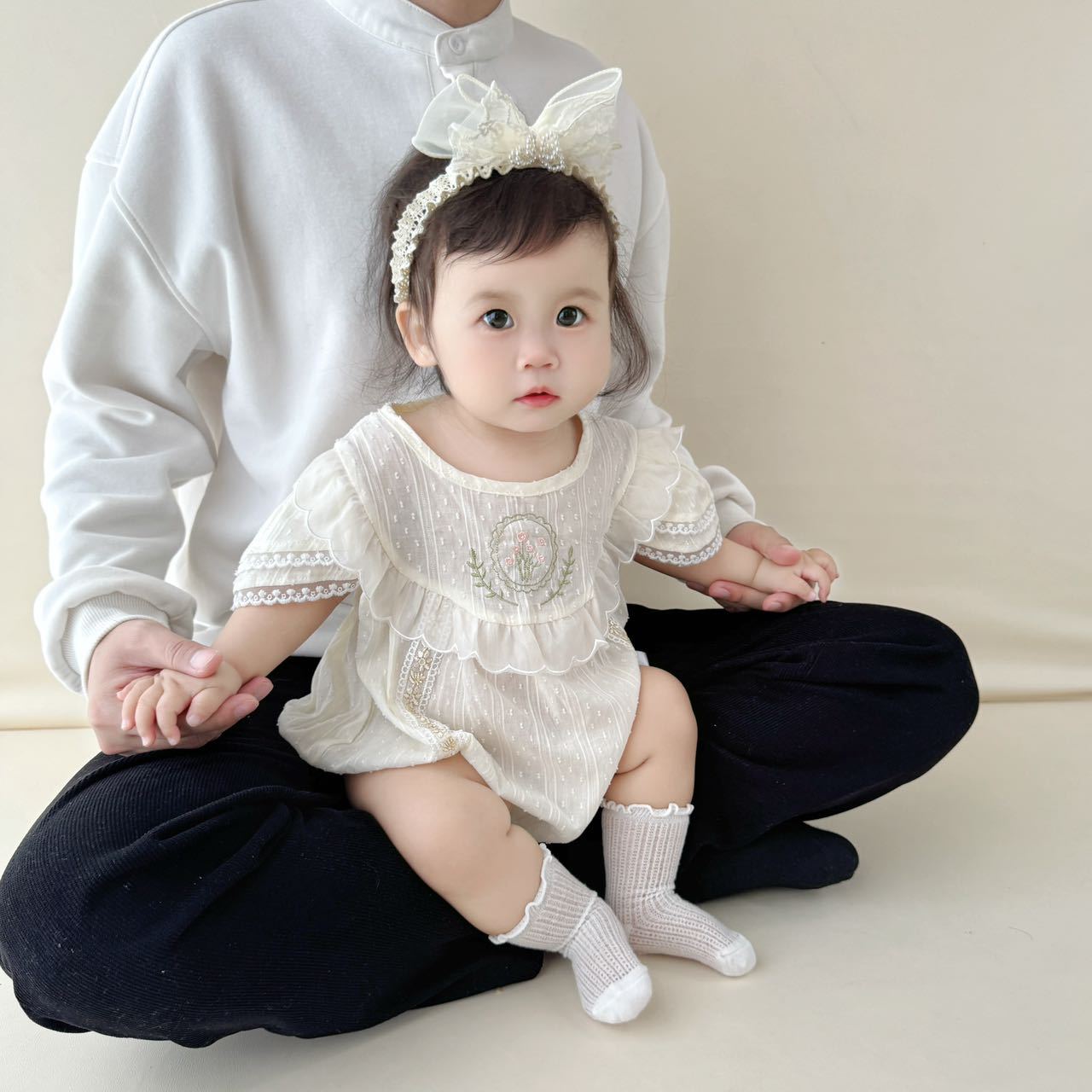 Ropa de bebé, ropa de verano, ropa de estilo occidental súper linda, mameluco de manga corta de hilo de red de verano, banquete de cien días, gatee de princesa para bebés