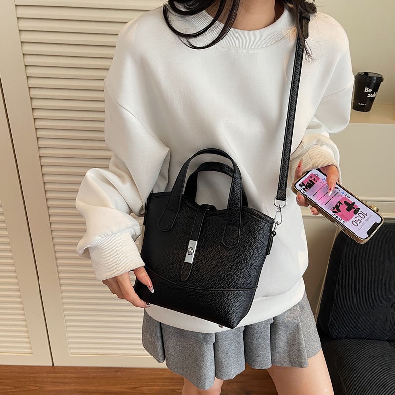 Bolso de textura transfronteriza 2025 verano nuevo bolso femenino moda patrón de lichi bolso bandolera de todo fósforo de color en contraste