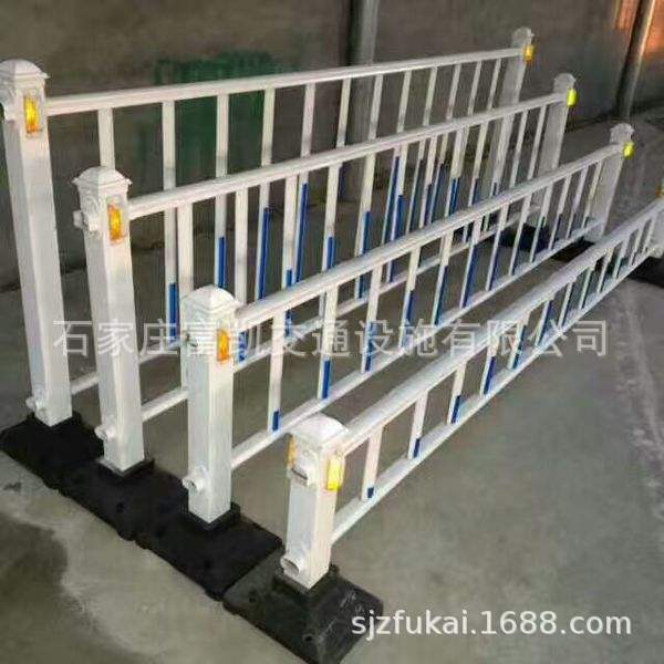 市政护栏厂家 公路护栏 锌钢护栏价格 道路中央隔离带 隔离护栏厂