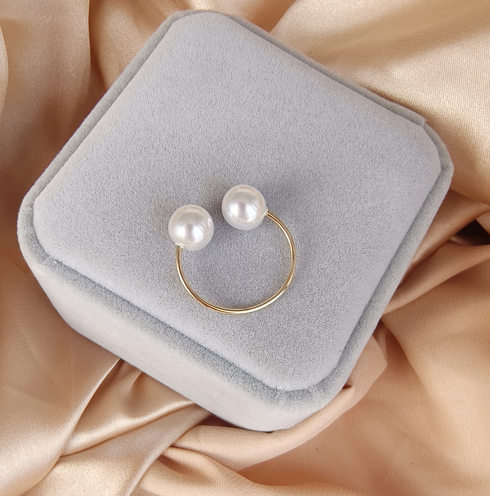 Wholesale Elegant Simple Style U Shape Imitation Pearl Copper Plating Rings display picture 4