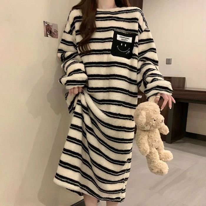 Elegant flannel pajamas for women, autumn and winter 2026 new model, thickened and fleece-lined home wear set for spring, autumn, and winter