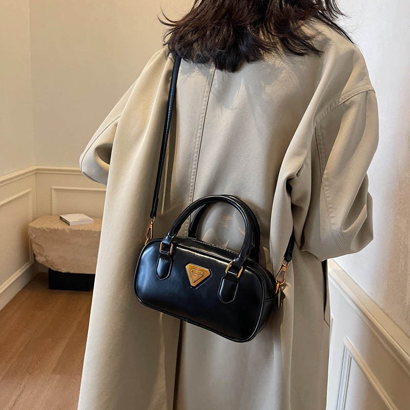 Bolso retro de bolos de mano para mujer 2024 nuevo bolso de hombro de diseño de cercanías de todo fósforo