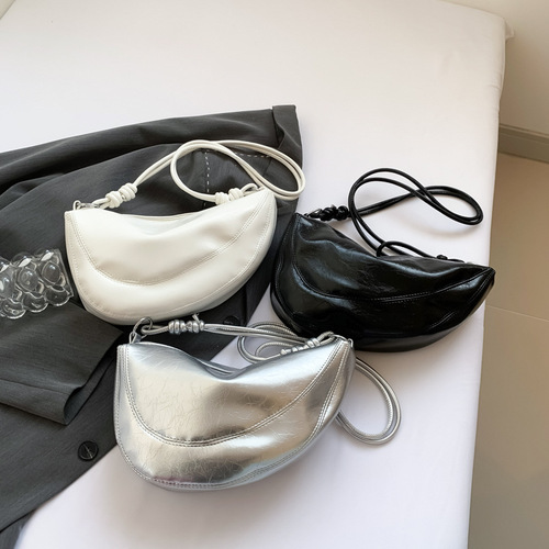 Single-shoulder bag, solid-color, minimalist, niche-design casual crossbody bag—Korean-style commuter pick for versatile, everyday use saddle bag.