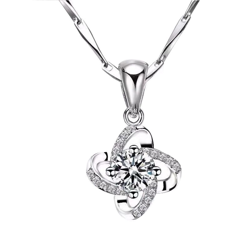 Four-leaf Clover Necklace Japanese and Korean-style Short Clavicle Chain Fashion Accessories Light Luxury All-match Pendant Women's Holiday Gift