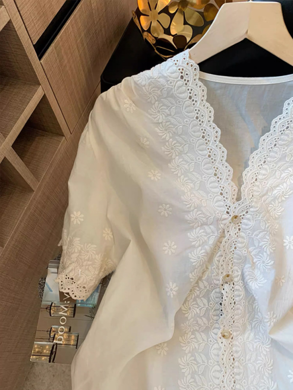 フレンチ刺繍レースステッチVネック半袖シャツ女性用2025夏新作ハイエンド年齢軽減シックトップ|undefined