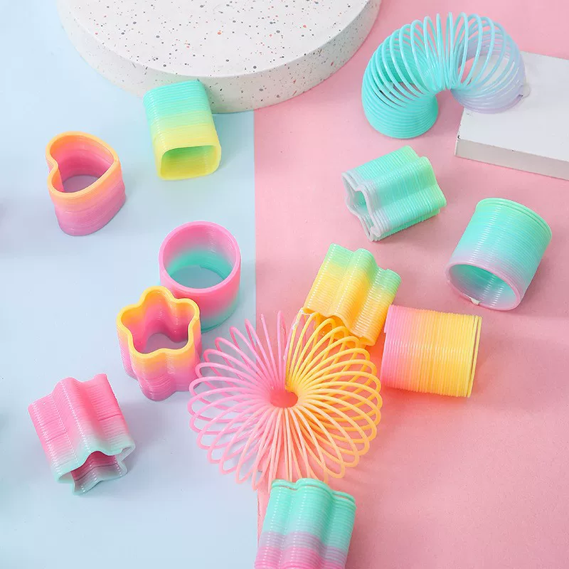 Small rainbow Slinky for elementary school students, smart toy, direct factory sales