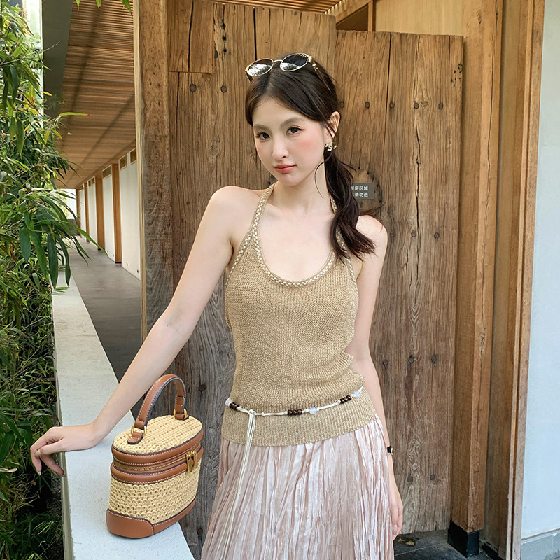 Xiu Xixi "Lazy Summer" Linen and Gold Thread Three-Dimensional Yarn Patchwork Halter Neck Knitted Vest Sweater 25687 Xiu Xixi "Lazy Summer" Linen and Gold Thread Three-Dimensional Yarn Patchwork Halter Neck Knitted Vest Sweater 25687