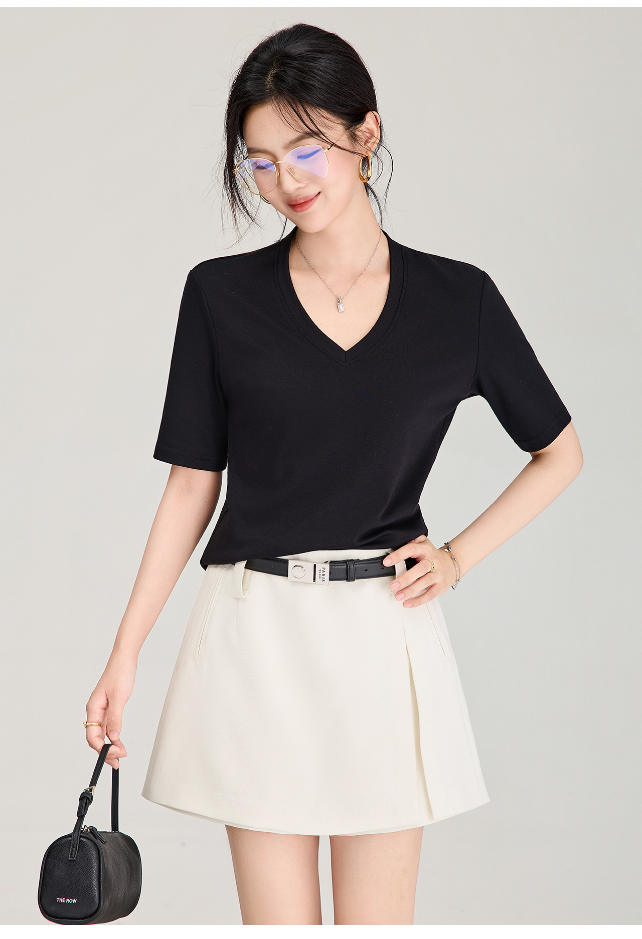 Áo thun tay ngắn nữ phối ren xuyên thấu lưng, thiết kế ôm nhẹ — màu đen chi tiết 12