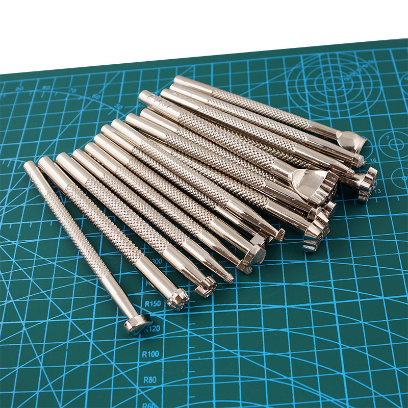 Artesanía Herramientas de cuero de bricolaje Tallado de cuero Herramientas de impresión Juego de 20 piezas Artículos de cuero estampados Bolsos de cuero Tallado Punzón de flores de golpe