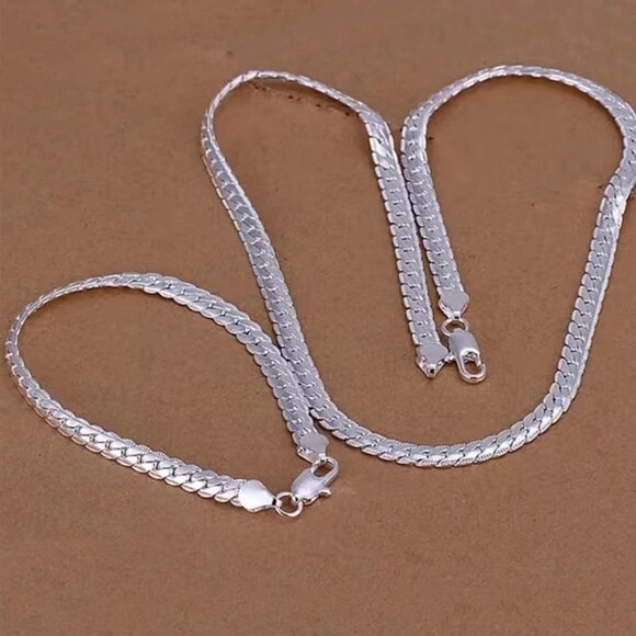 Cloud brocade jewelry wish explosions Europe and the United States hot necklace 4MM side embossed necklace fashion copper necklace wholesale Cloud brocade jewelry wish explosions Europe and the United States hot necklace 4MM side embossed necklace fashion copper necklace wholesale